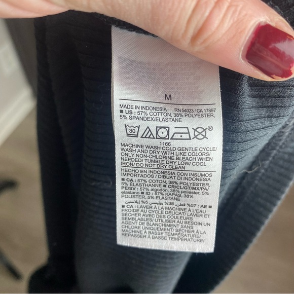 Old Navy Black V-Neck Button-Up Long Sleeve Ribbed Top Fitted Women’s Medium - Picture 5 of 5